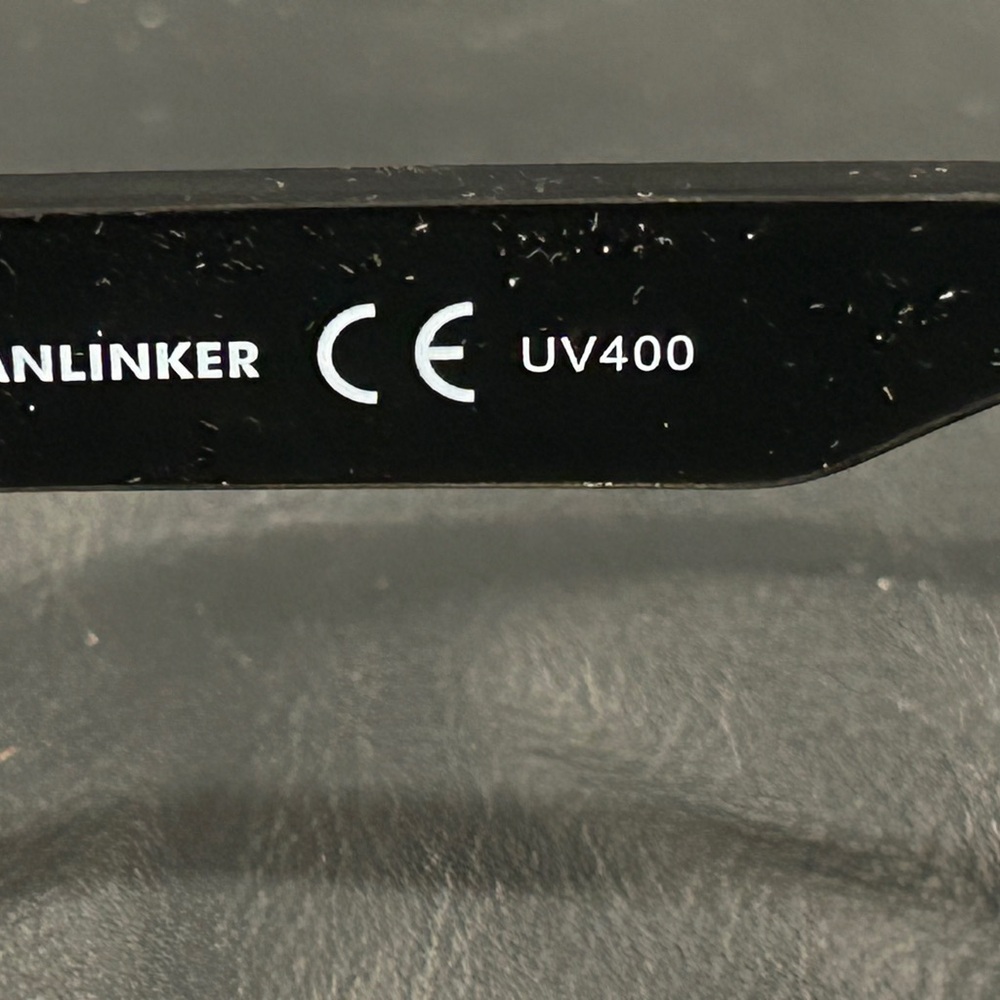 Chic Black Rectangular Sunglasses - image 3